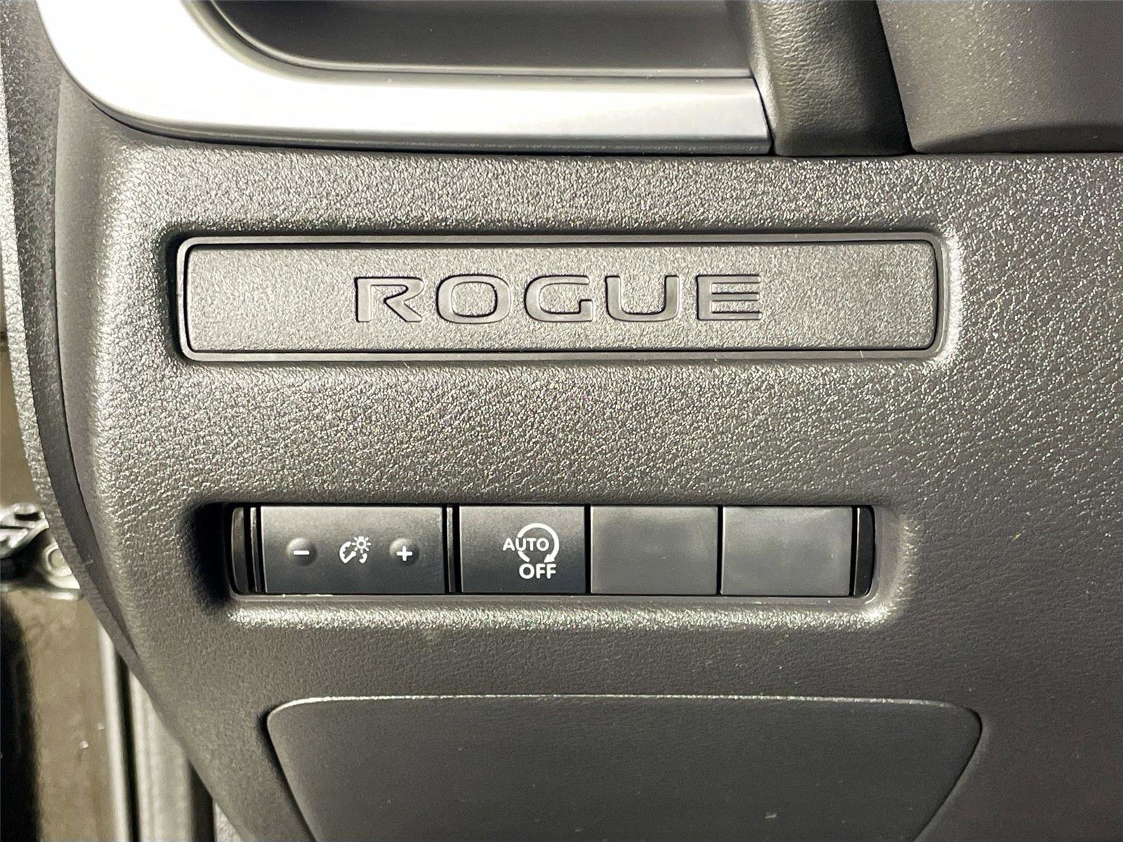 Used 2023 Nissan Rogue S image 14