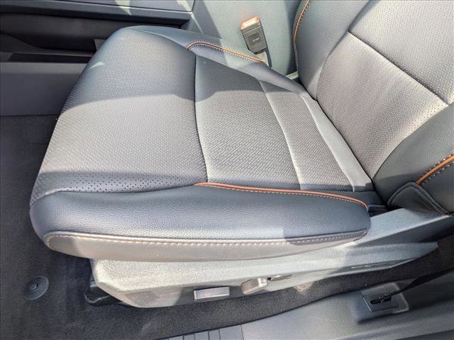 New 2026 Ford F250 Lariat w/ Black Appearance Package image 4