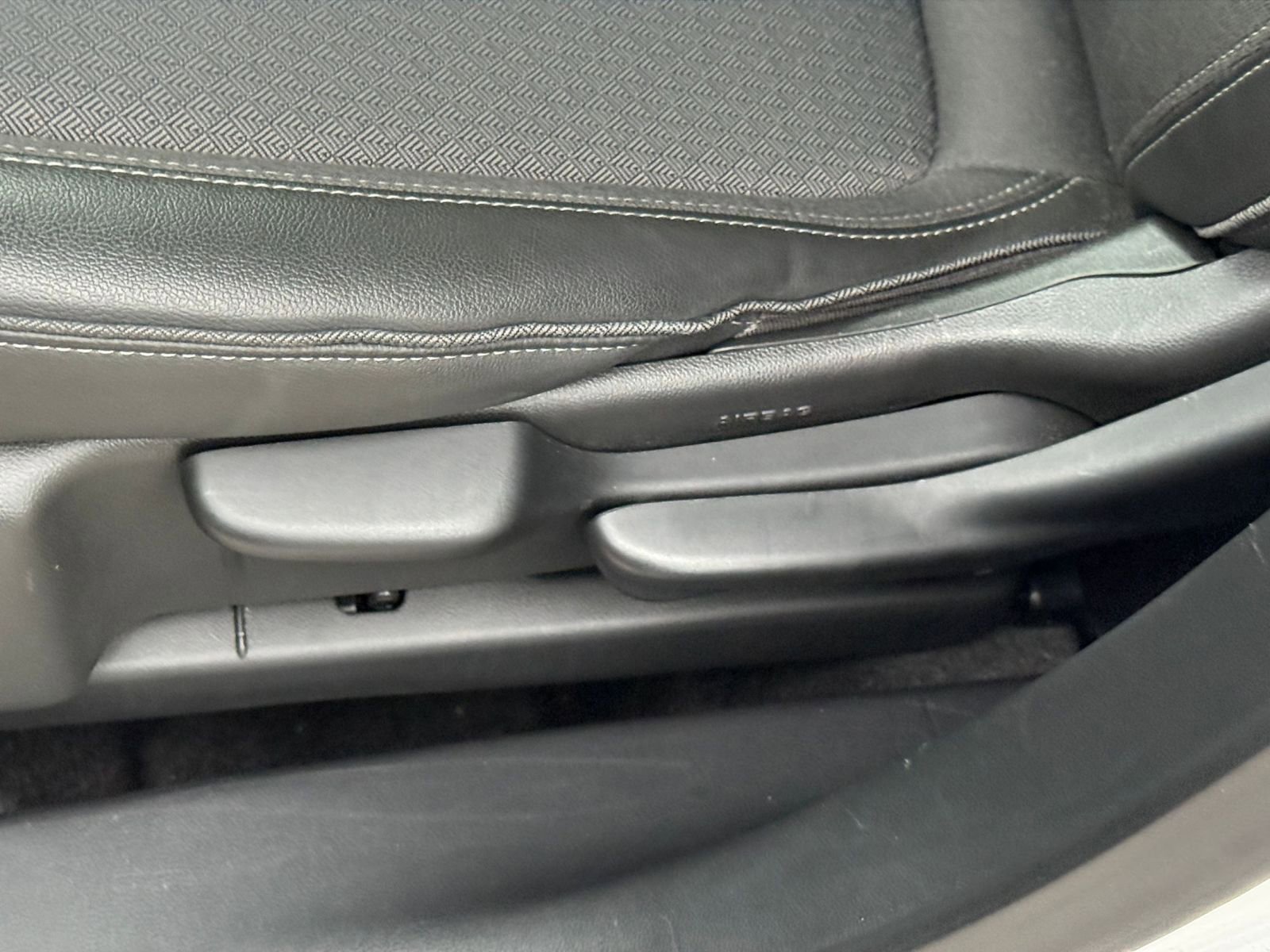 Used 2025 Buick Encore GX Preferred FWD image 22