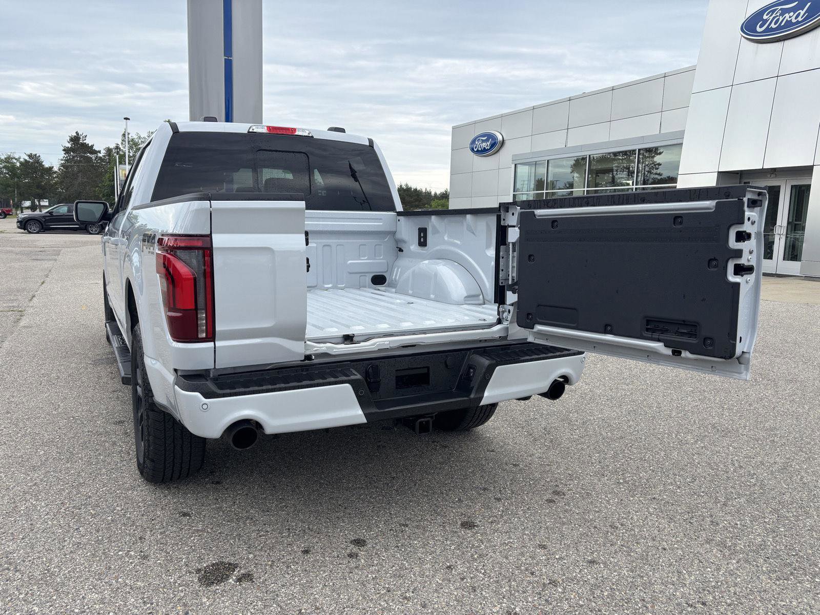New 2025 Ford F150 Lariat w/ Equipment Group 502A High image 10