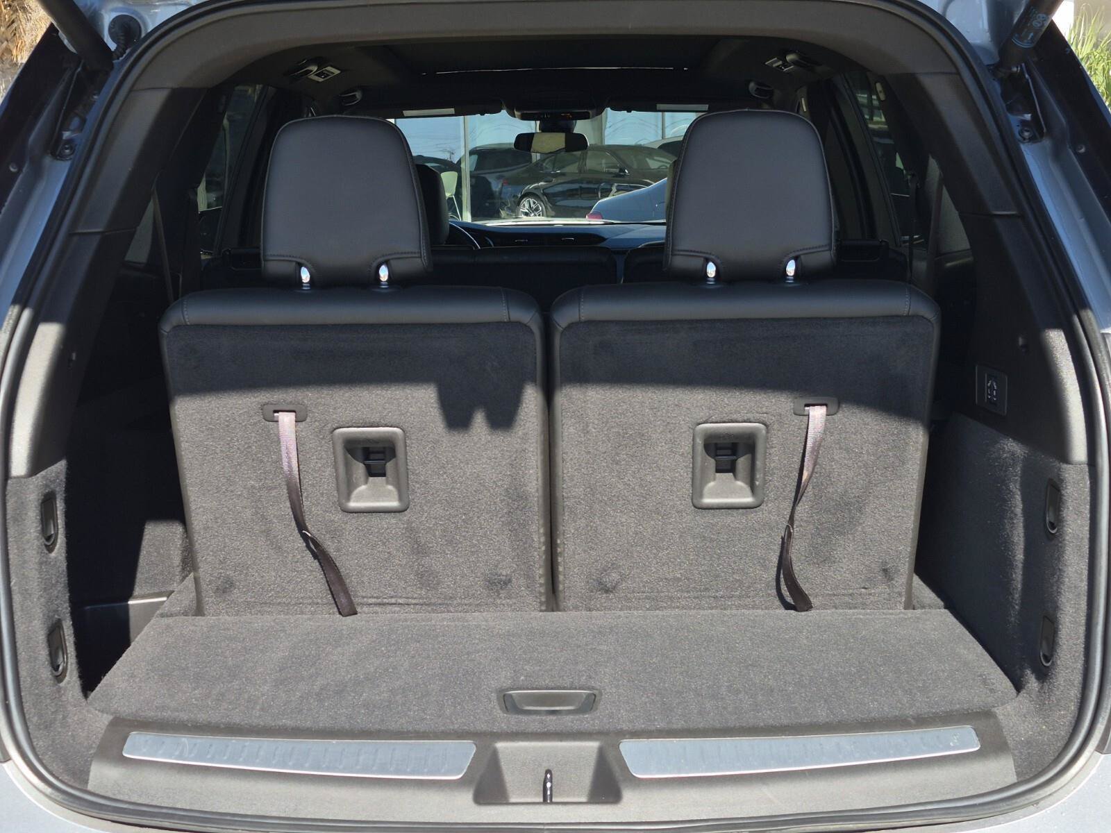 Used 2025 Cadillac XT6 Luxury FWD image 8
