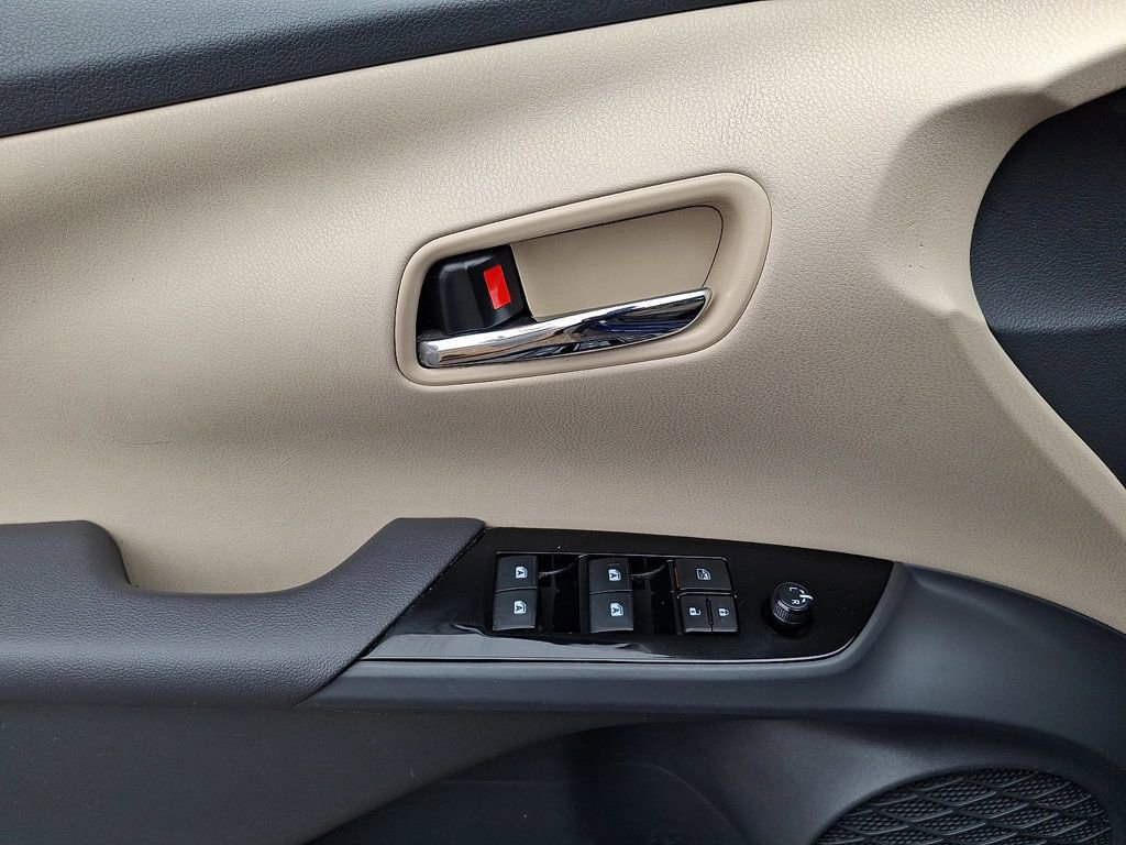 Used 2018 Toyota Prius One image 12