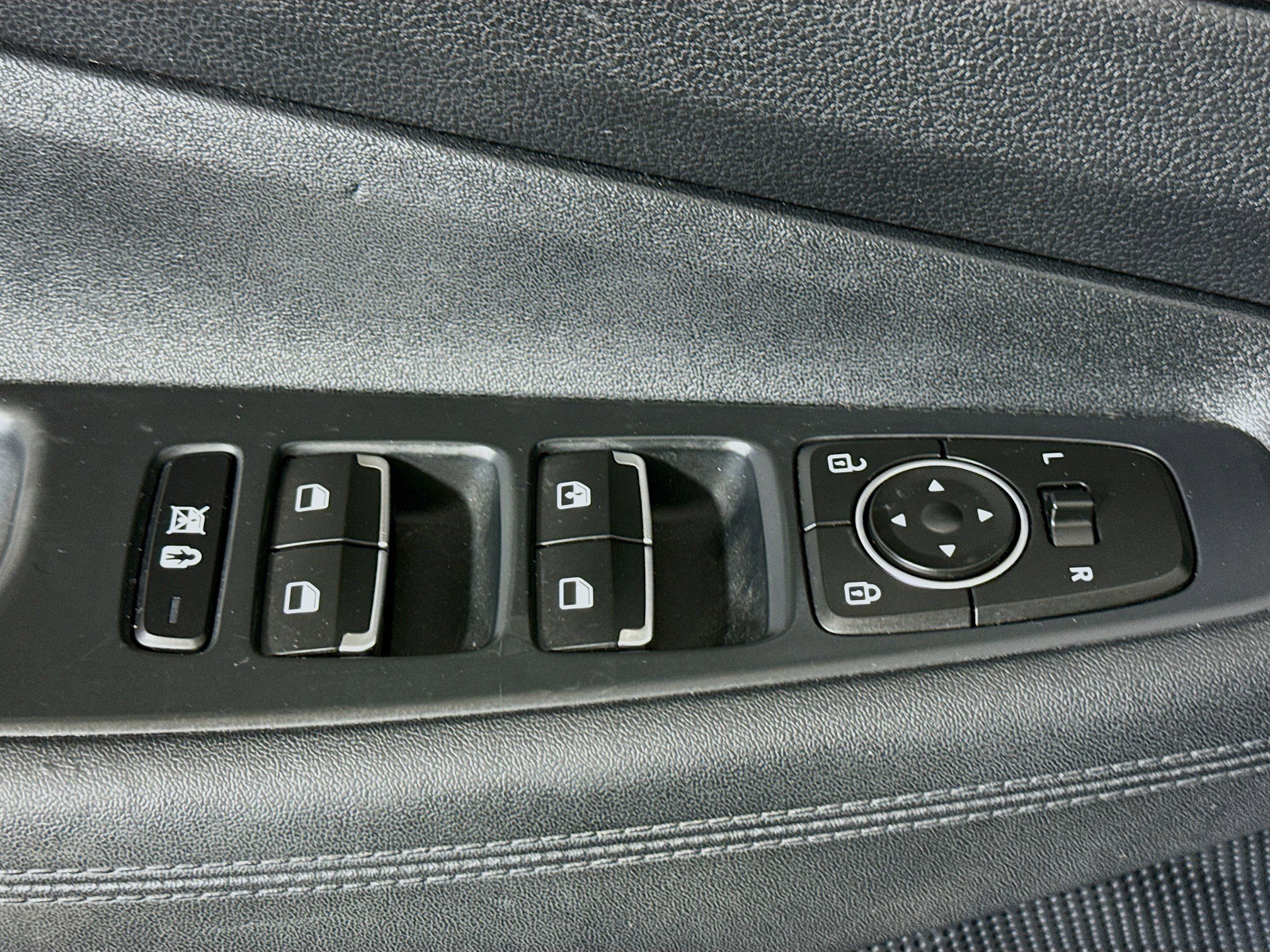 Used 2019 Hyundai Santa Fe SE image 23