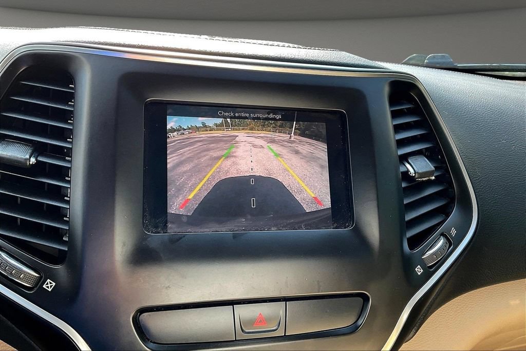 Used 2020 Jeep Cherokee Latitude FWD image 17