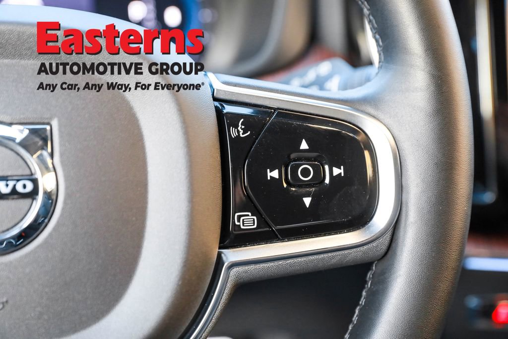 Used 2023 Volvo XC60 B5 Plus image 15