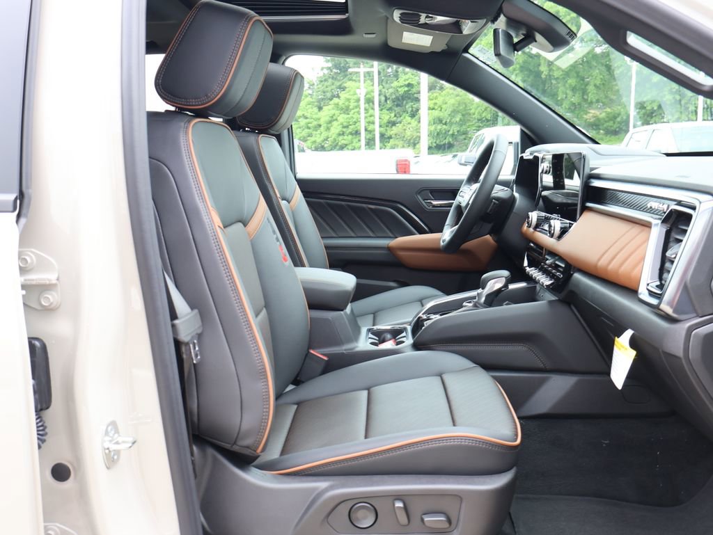 New 2026 GMC Canyon AT4 w/ Technology Plus Package AWD/4WD image 39