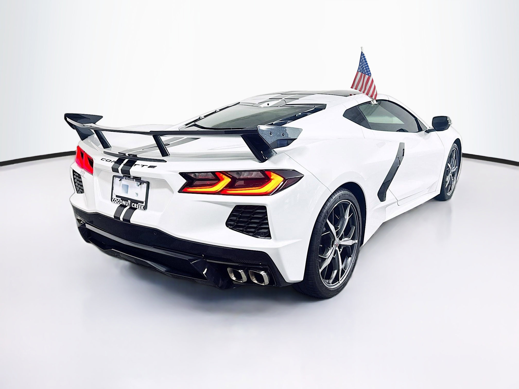 Used 2022 Chevrolet Corvette Stingray Premium Cpe w/ Z51 Performance Package RWD image 3