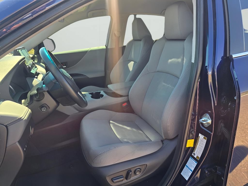 Used 2021 Toyota Venza LE w/ Carpet Mat Package (TMS) AWD/4WD image 10
