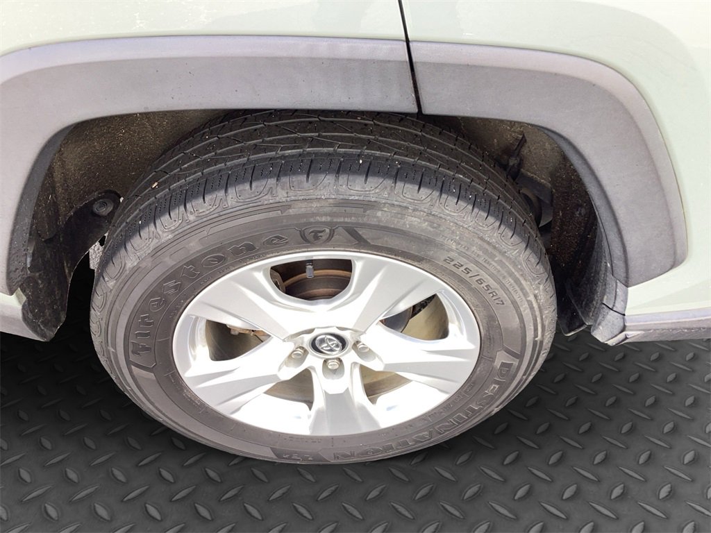Used 2020 Toyota RAV4 XLE image 24