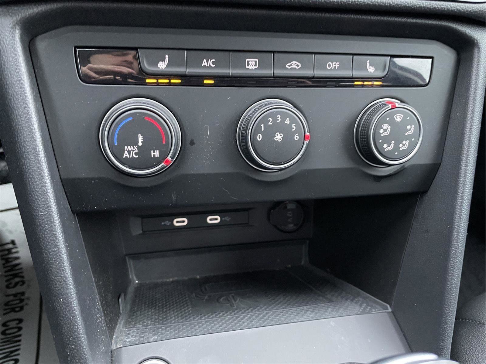 Used 2022 Volkswagen Taos SE image 29