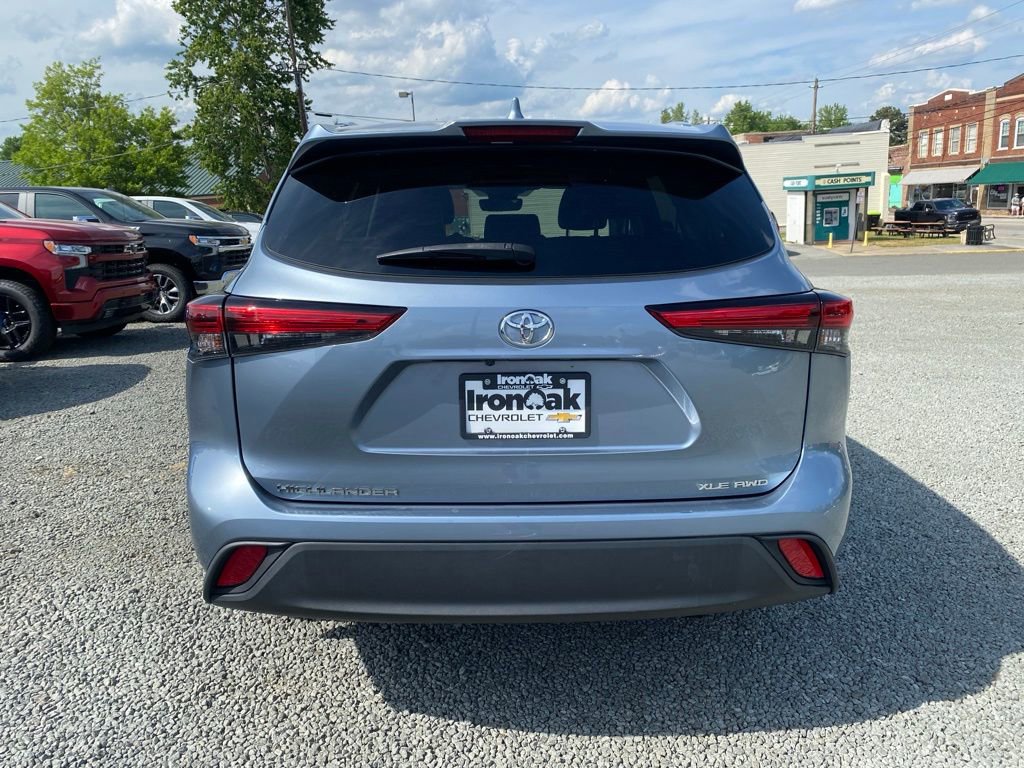 Used 2021 Toyota Highlander XLE image 4