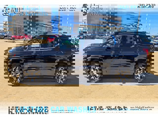 Used 2023 GMC Acadia SLT image 2