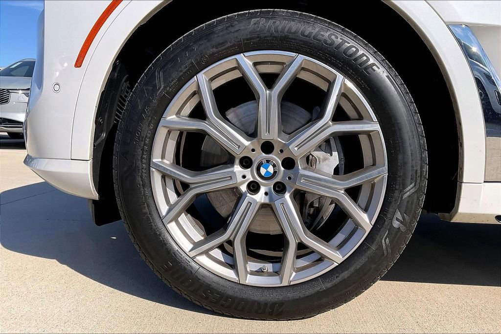 Used 2023 BMW X7 xDrive40i w/ Parking Assistance Package image 11