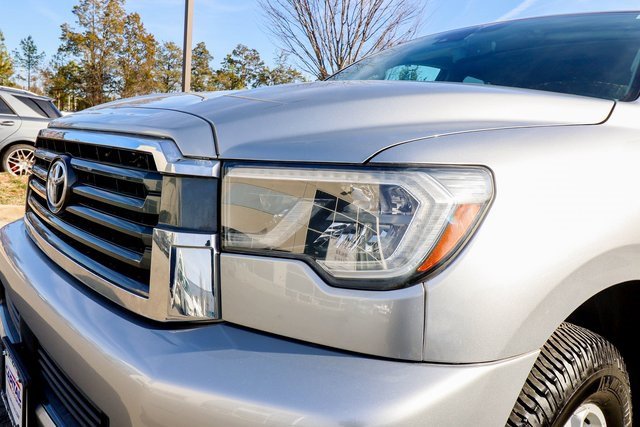 Used 2018 Toyota Sequoia SR5 image 17