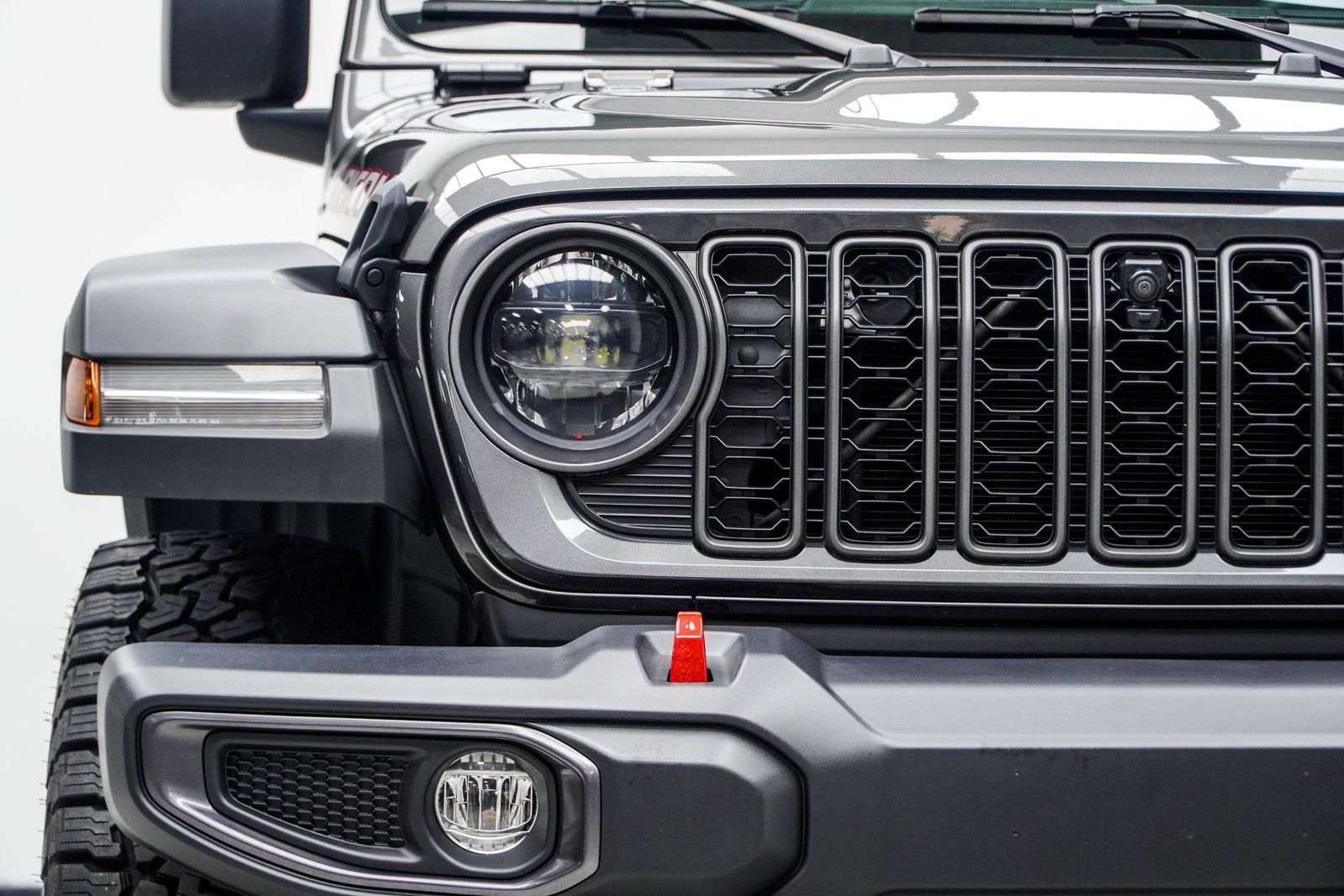 Used 2024 Jeep Gladiator Rubicon w/ Technology Group AWD/4WD image 14