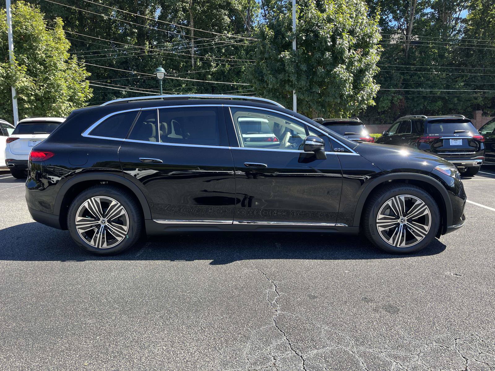New 2027 Mercedes-Benz EQS 400 4MATIC SUV image 6