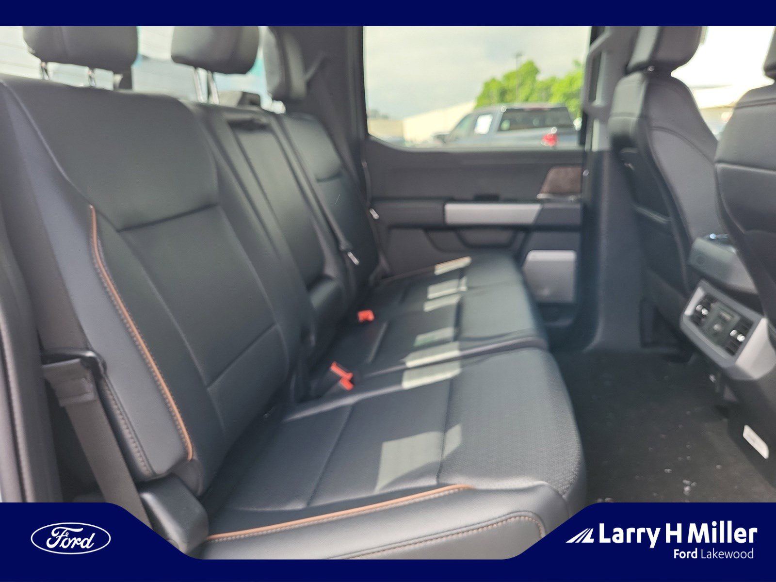 New 2025 Ford F350 Lariat w/ Black Appearance Package image 18