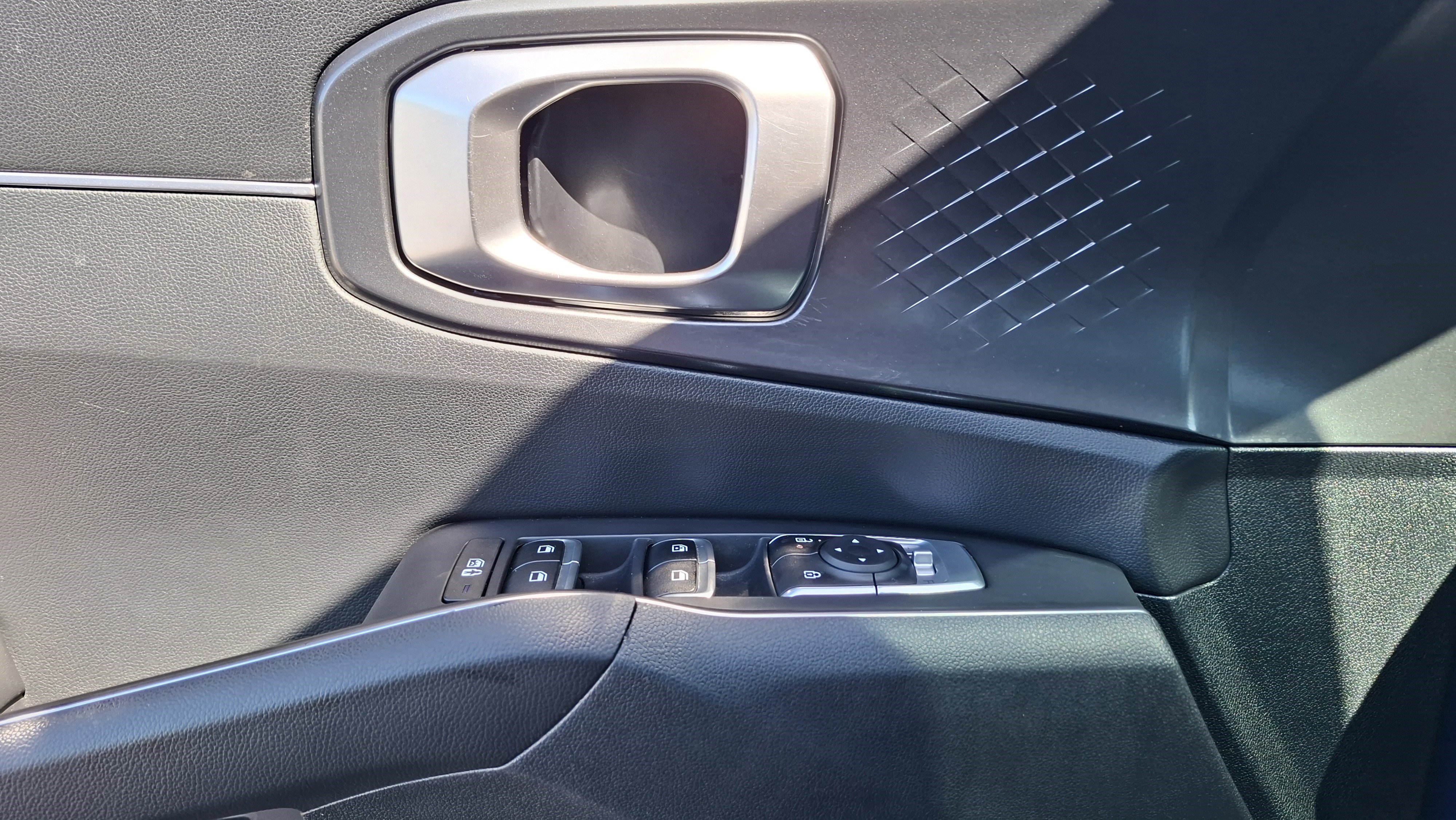 Used 2024 Kia Sorento S w/ Panoramic Sunroof Package image 17