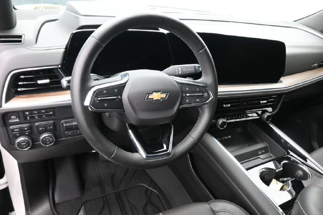 Used 2025 Chevrolet Tahoe High Country AWD/4WD image 25