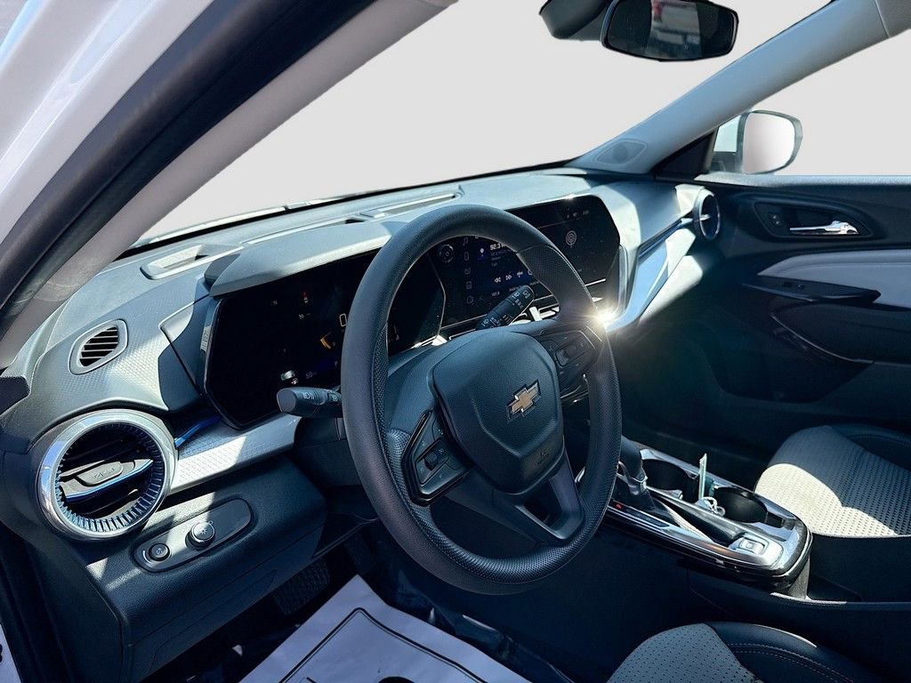 Used 2024 Chevrolet Trax LT image 15