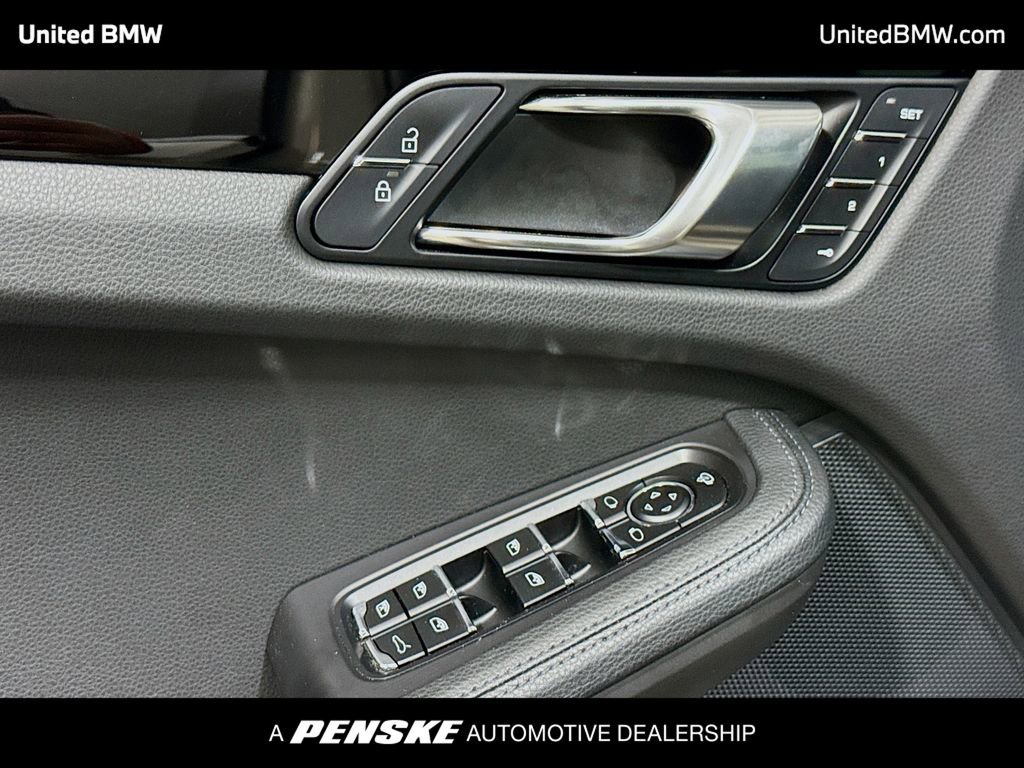 Used 2022 Porsche Macan S AWD/4WD image 3