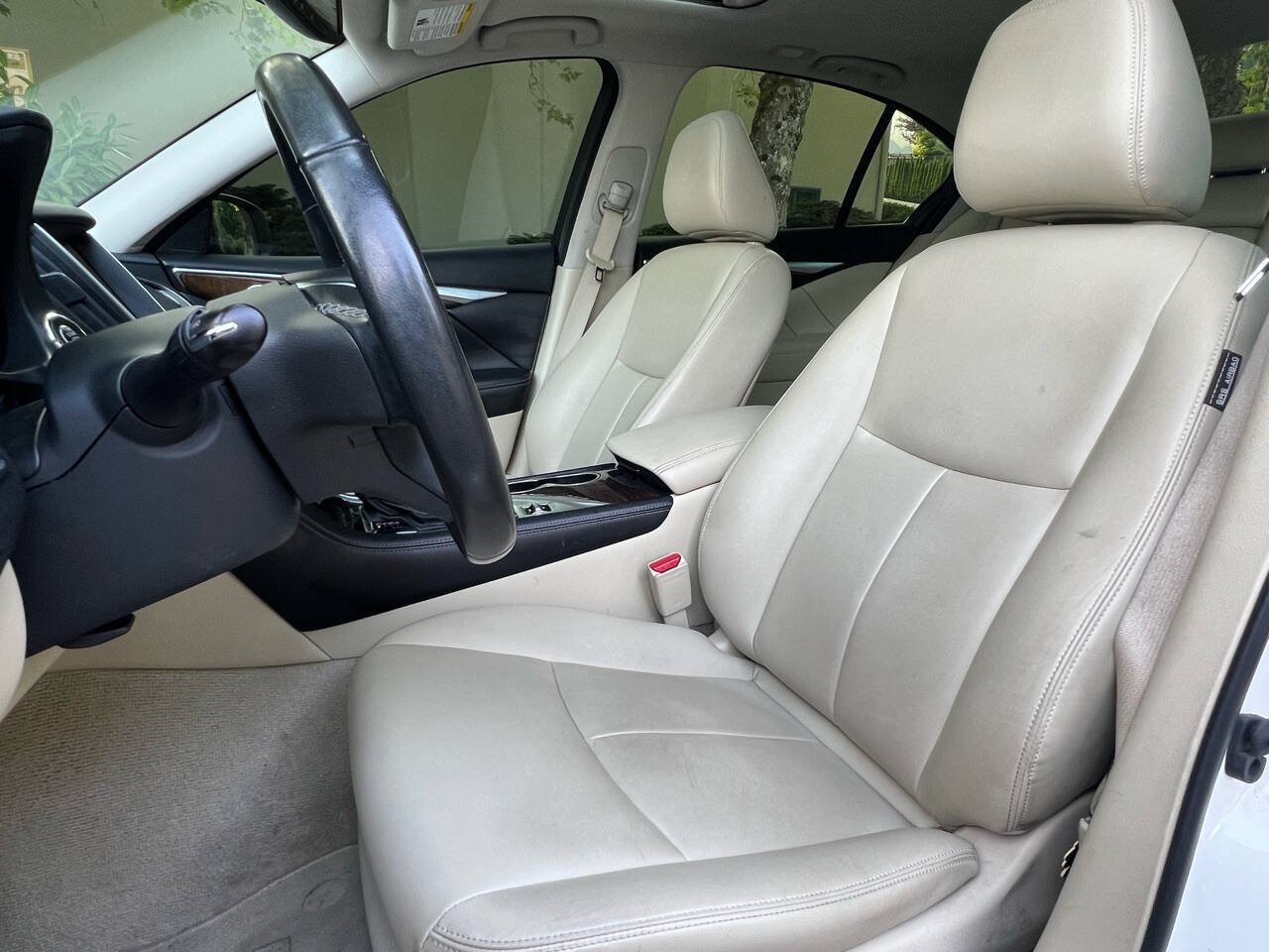 Used 2019 INFINITI Q50 Luxe w/ Essential Package (3.0T Luxe) AWD/4WD image 17