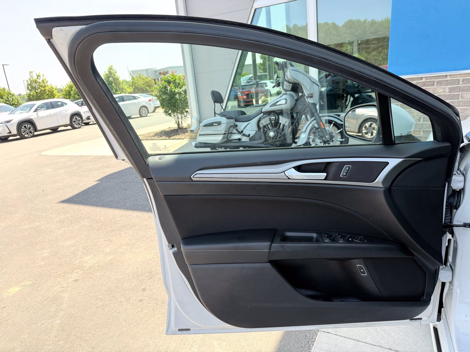 Used 2019 Ford Fusion SE FWD image 10