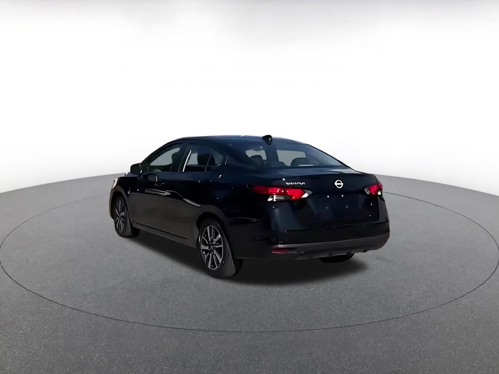 Used 2025 Nissan Versa SV image 7