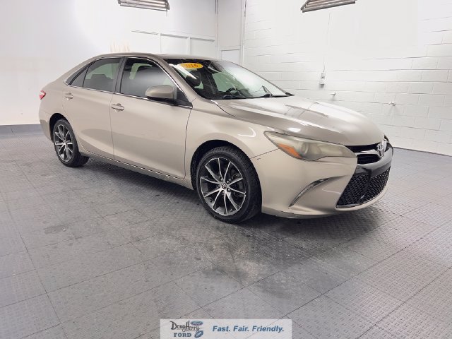 Used 2016 Toyota Camry XSE FWD image 3