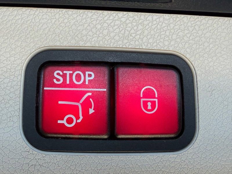 Used 2018 Mercedes-Benz E 400 4MATIC Wagon w/ Premium 2 Package image 14