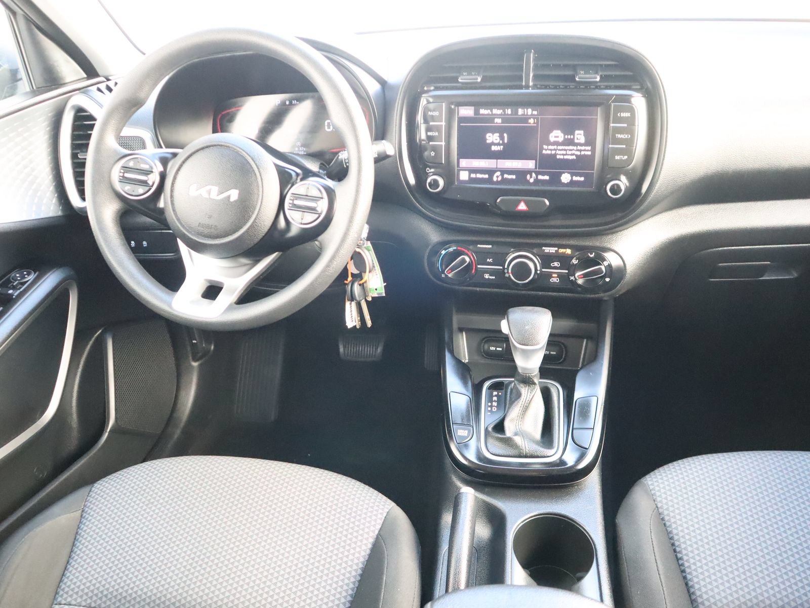 Used 2023 Kia Soul LX w/ Option Group 015 FWD image 31