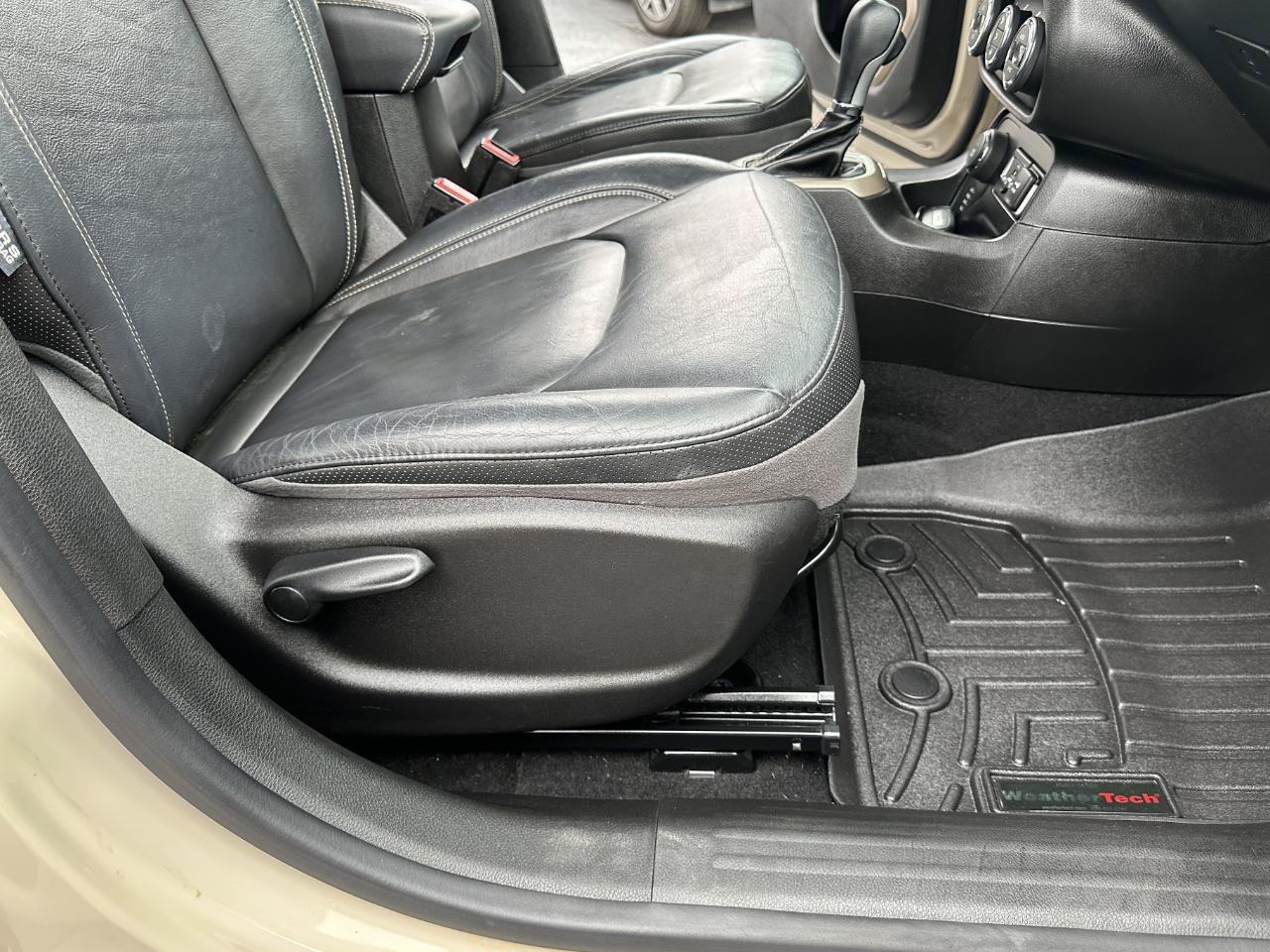 Used 2015 Jeep Renegade Limited AWD/4WD image 45