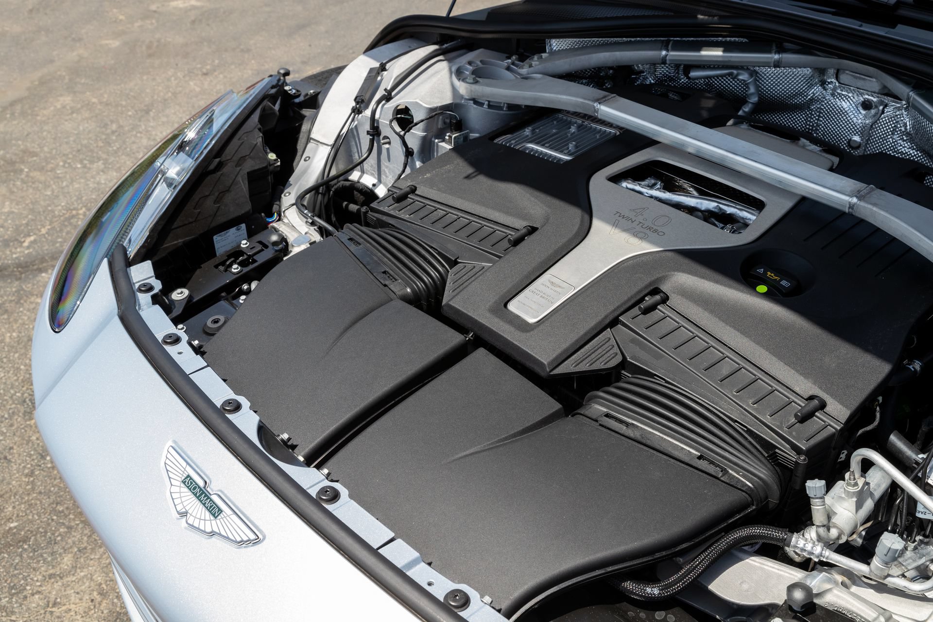 Used 2021 Aston Martin DBX AWD/4WD image 11