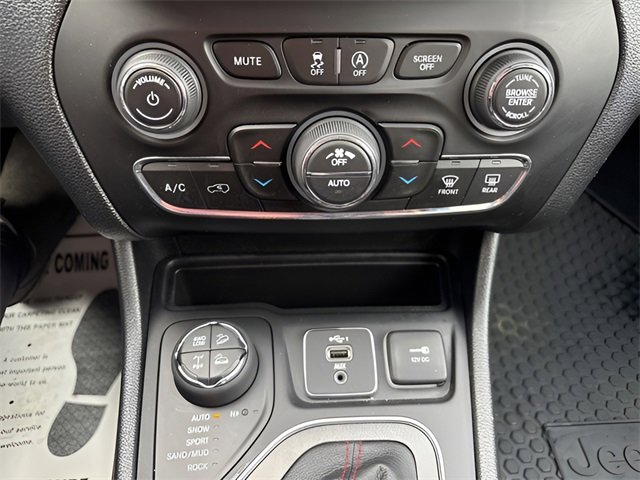 Used 2022 Jeep Cherokee Trailhawk w/ Trailer Tow Group image 15