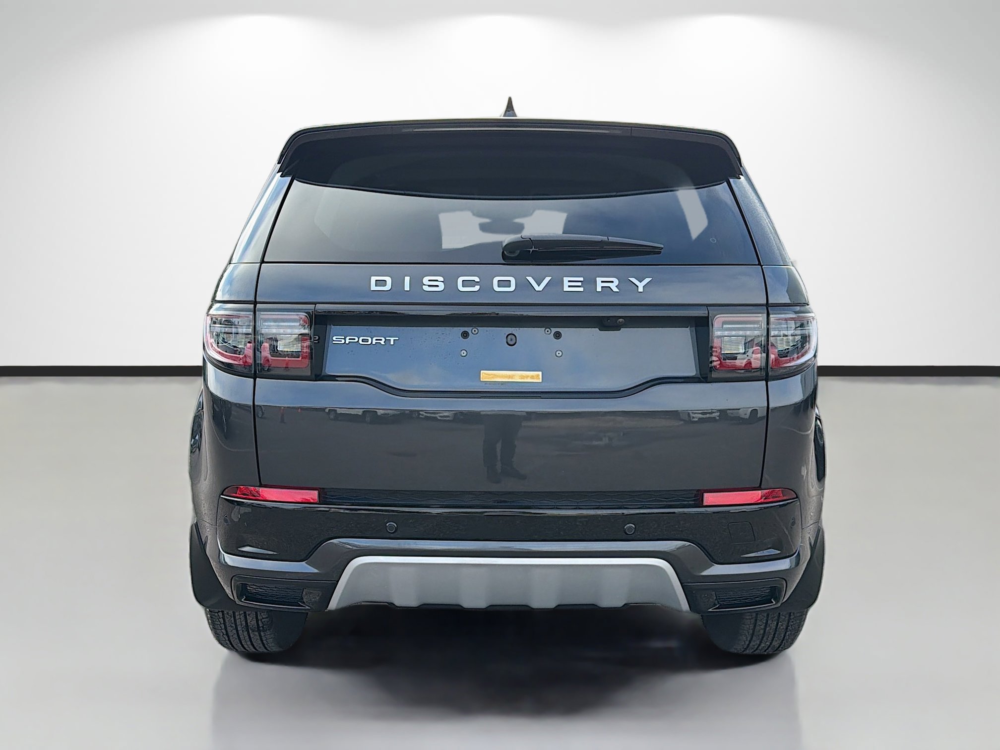 Used 2025 Land Rover Discovery Sport S image 4