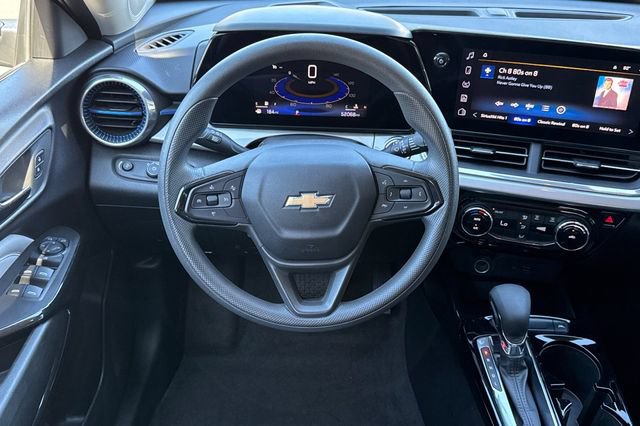 Used 2024 Chevrolet Trax LT FWD image 16