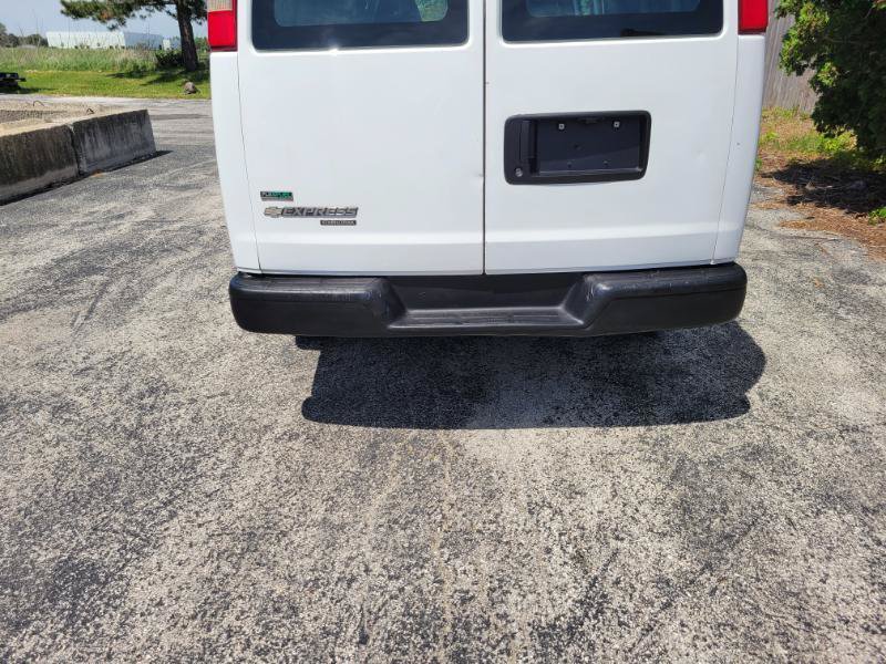 Used 2011 Chevrolet Express 3500 Extended RWD image 20