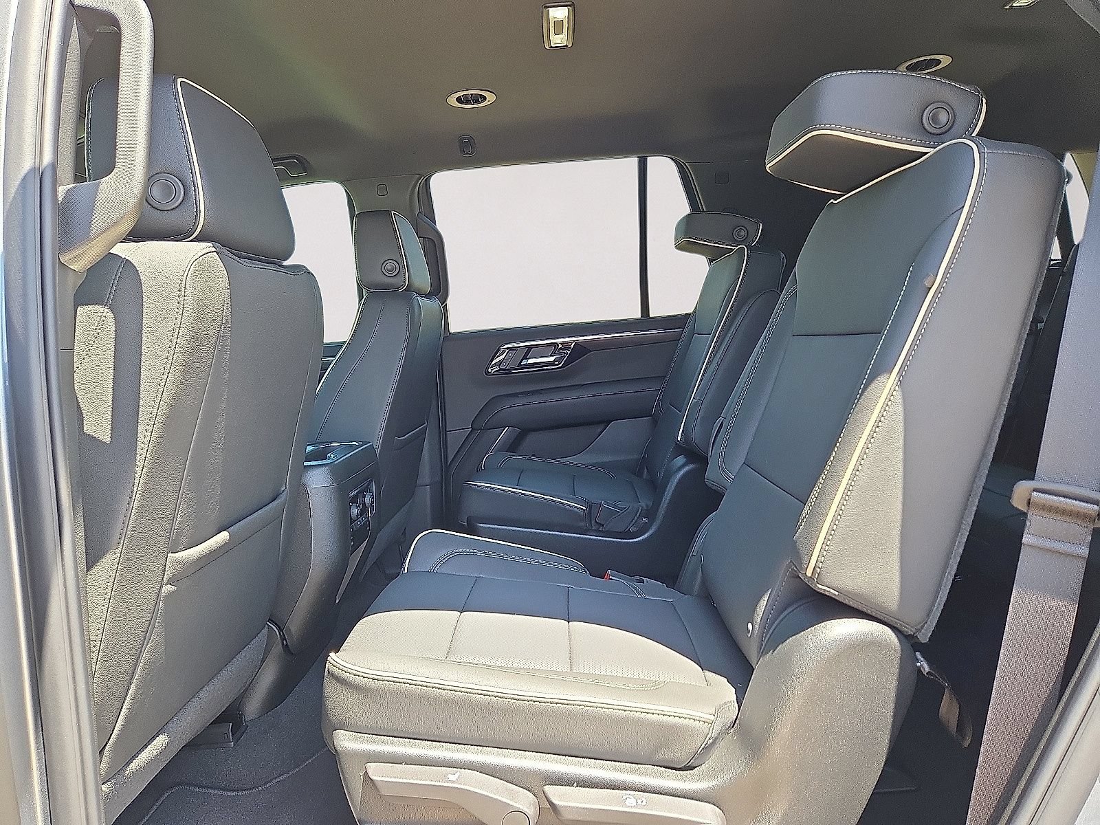 Used 2026 Chevrolet Tahoe Premier AWD/4WD image 18