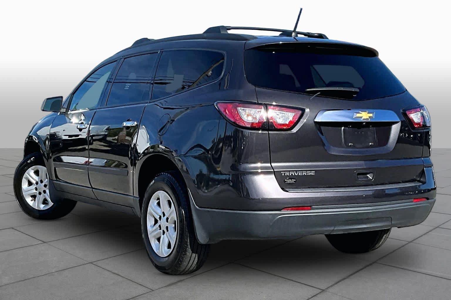 Used 2017 Chevrolet Traverse LS FWD image 12