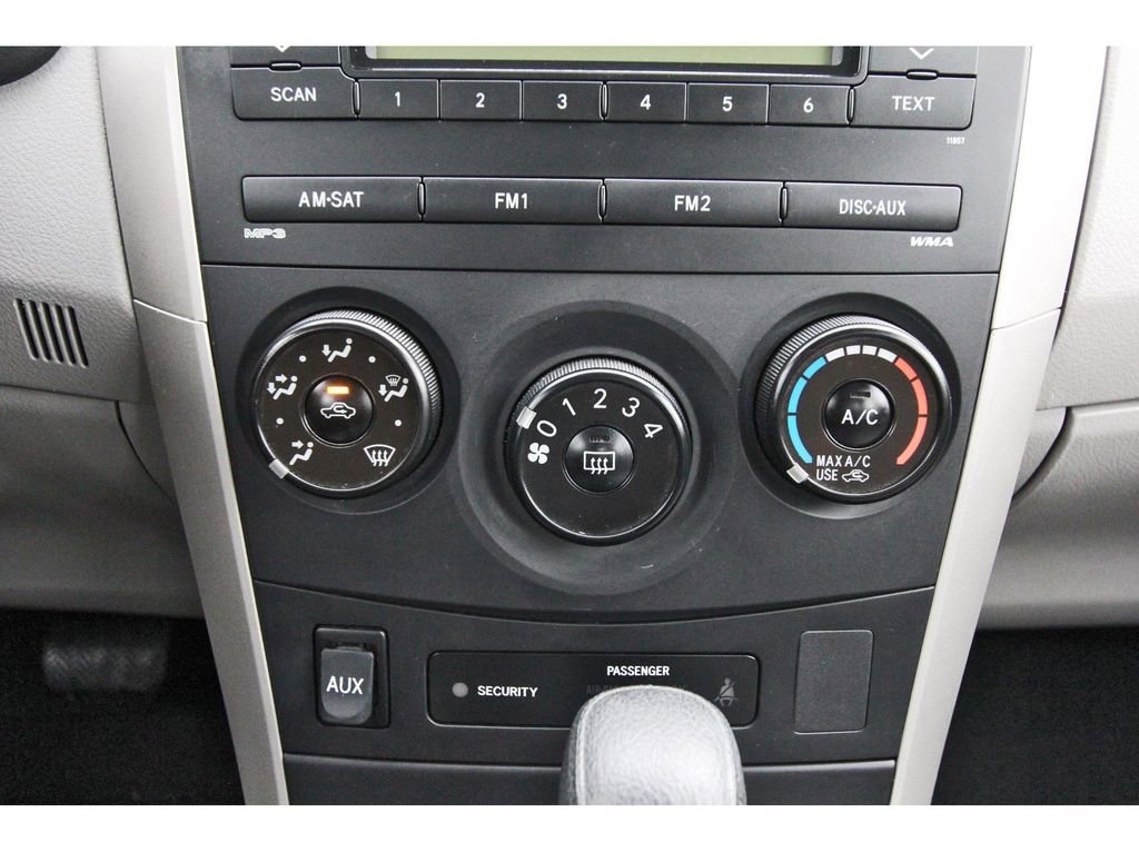 Used 2013 Toyota Corolla L image 24