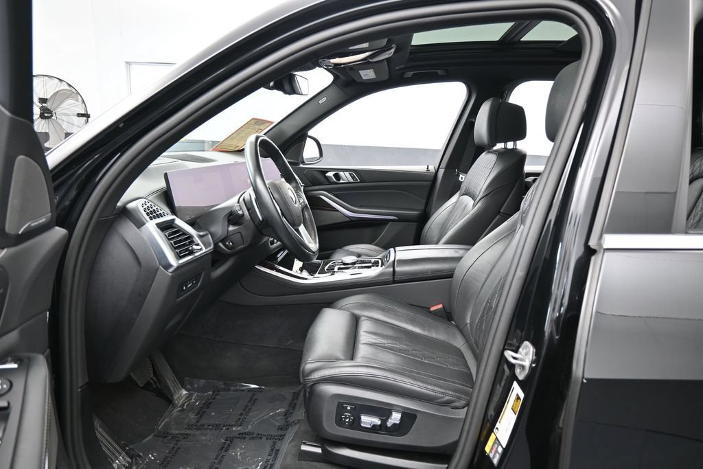 Used 2025 BMW X5 xDrive50e AWD/4WD image 10