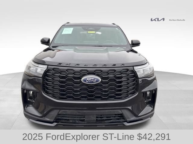 Used 2025 Ford Explorer ST-Line image 3