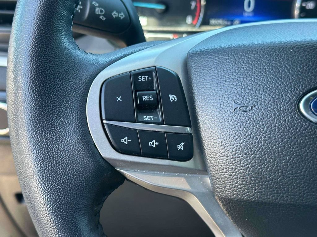Used 2023 Ford Explorer XLT AWD/4WD image 22