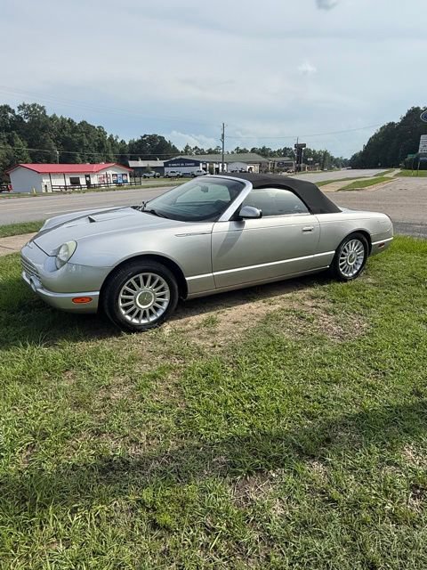 Used 2005 Ford Thunderbird RWD image 4