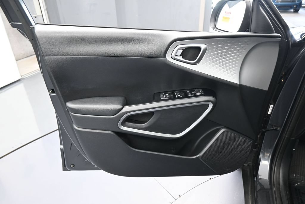 Used 2024 Kia Soul S FWD image 13