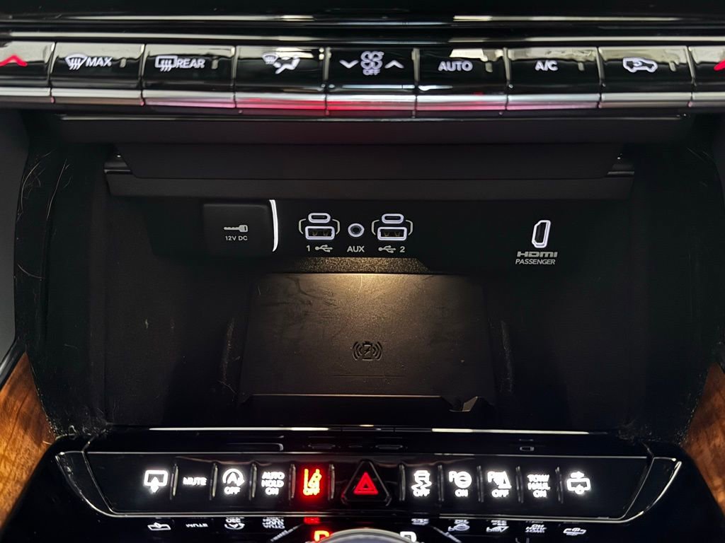 Certified 2024 Jeep Grand Wagoneer Series III w/ HD Trailer Tow Package image 23