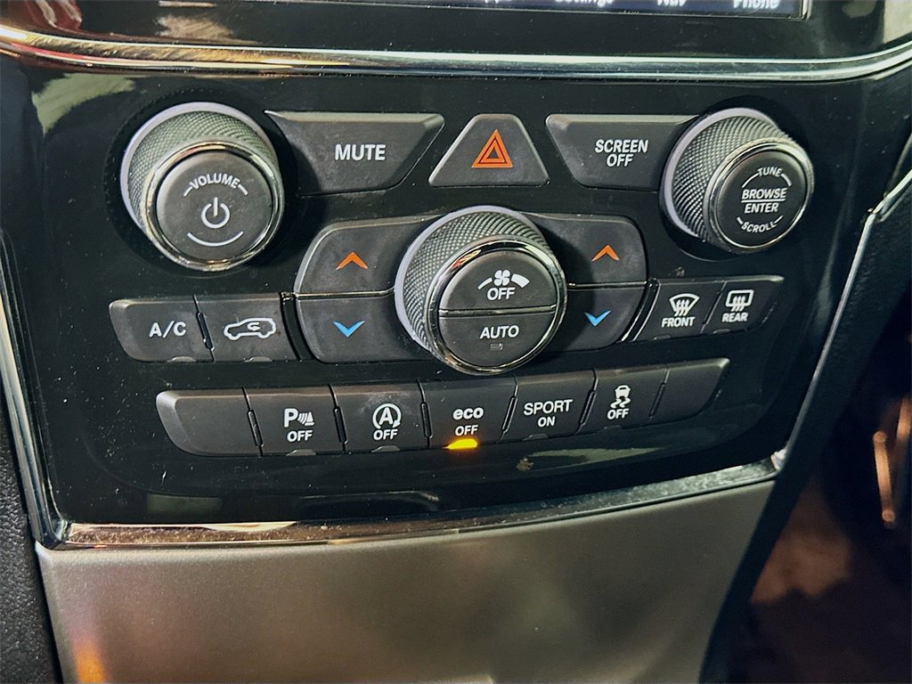 Used 2022 Jeep Grand Cherokee Limited w/ Tech Group image 27