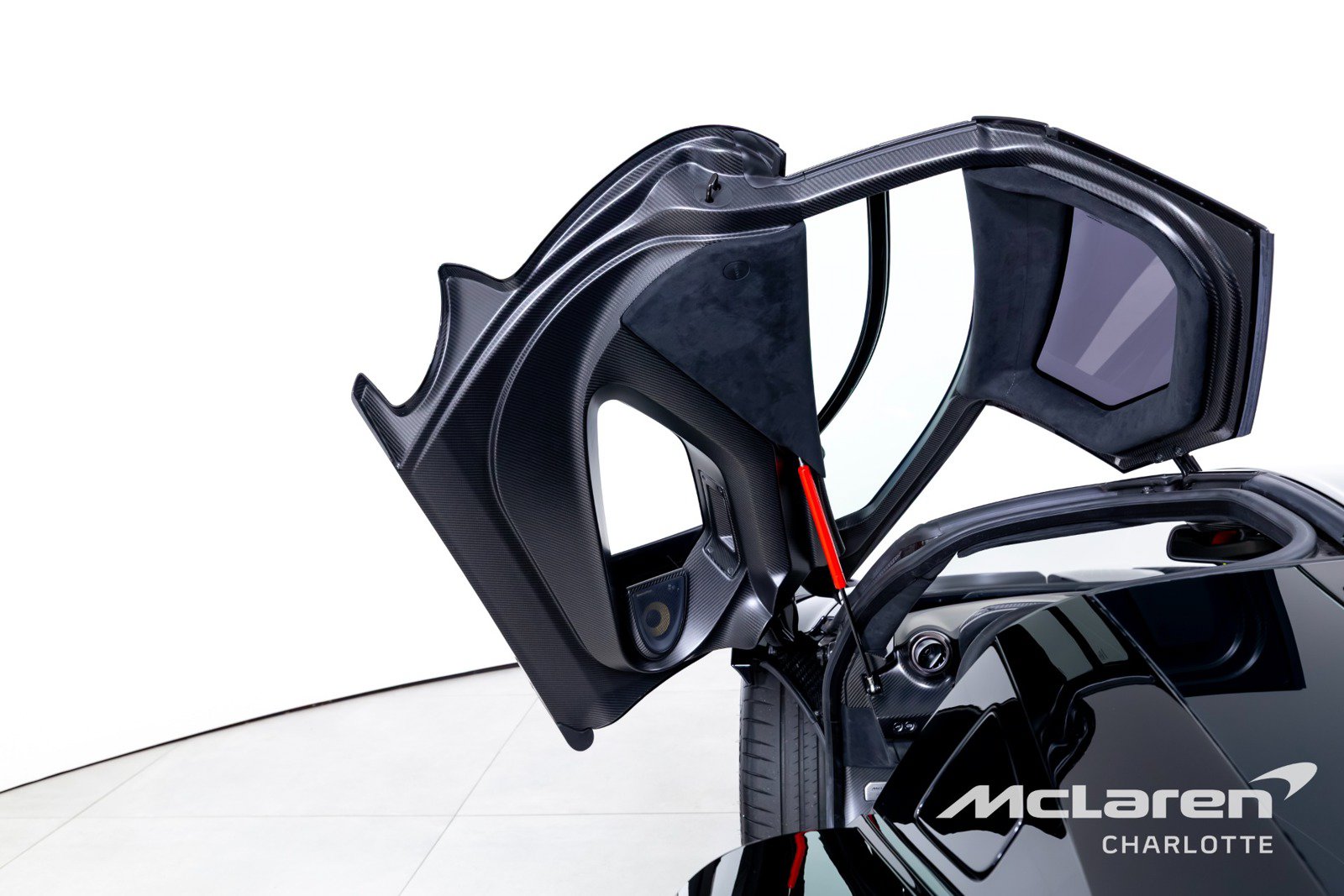 Used 2019 McLaren Senna RWD image 11