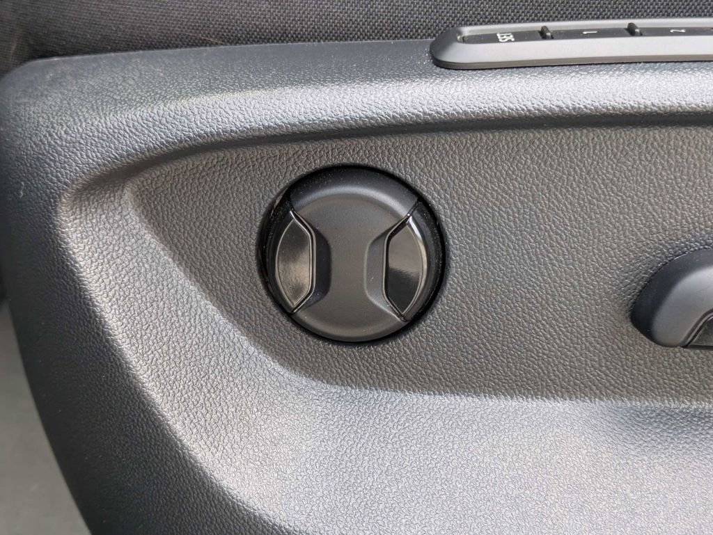 Certified 2023 Volkswagen Tiguan SEL R-Line image 28