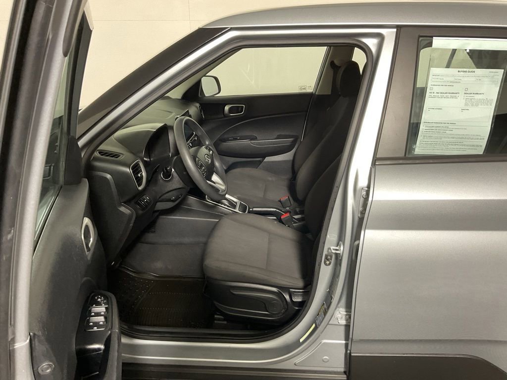 Used 2021 Hyundai Venue SE FWD image 19